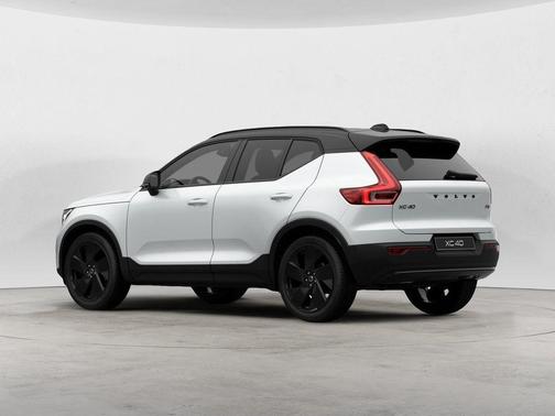 Crystal White 2026 Volvo XC40 B5 Ultra Black Edition