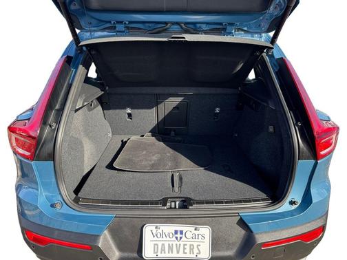 2025 Volvo XC40 B5 Plus Bright Theme