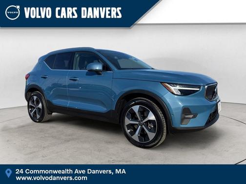 2025 Volvo XC40 B5 Plus Bright Theme