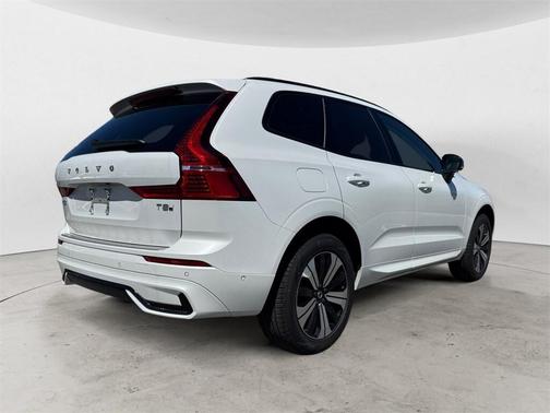 2025 Volvo XC60 Plug-In Hybrid T8 Plus