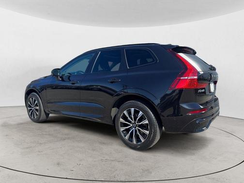 2024 Volvo XC60 B5 Plus Dark Theme