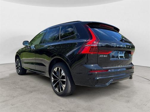 2026 Volvo XC60 T8 PLUS
