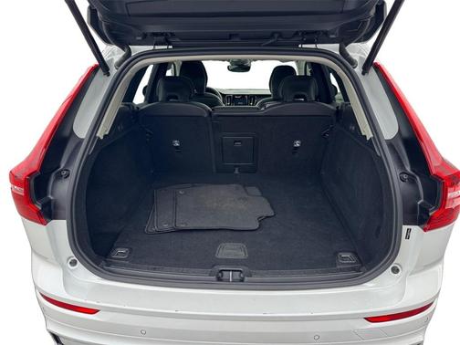 2025 Volvo XC60 B5 Core