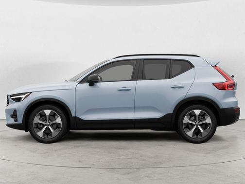 Cloud 9 White 2026 Volvo XC40 B5 Plus