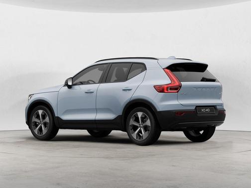 Cloud 9 White 2026 Volvo XC40 B5 Plus
