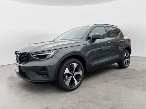 2026 Volvo XC40 B5 Core