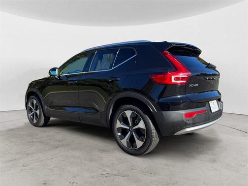 2025 Volvo XC40 B5 Plus Bright Theme