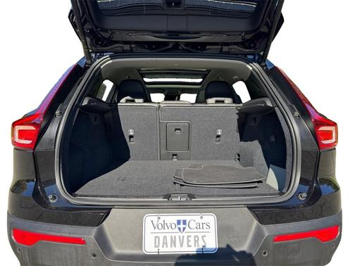 2025 Volvo XC40 B5 Plus Bright Theme