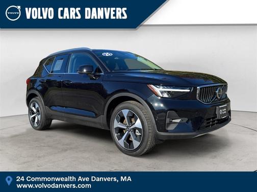2025 Volvo XC40 B5 Plus Bright Theme