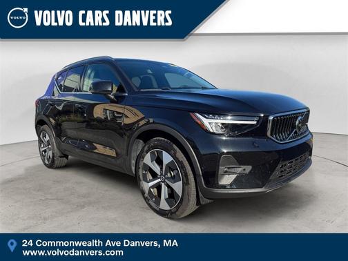 2025 Volvo XC40 B5 Plus Bright Theme