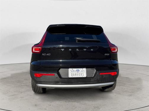 2025 Volvo XC40 B5 Plus Bright Theme