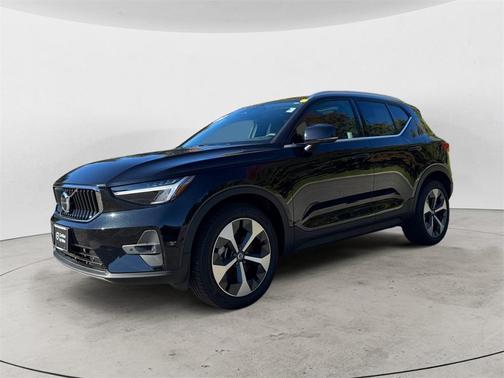 2025 Volvo XC40 B5 Plus Bright Theme