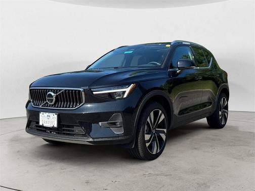 2025 Volvo XC40 B5 Plus Bright Theme