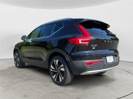 2025 Volvo XC40 B5 Plus Bright Theme