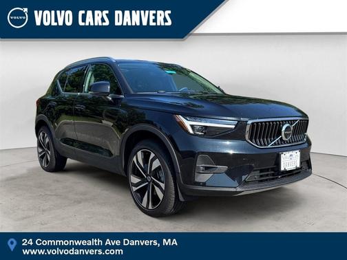 2025 Volvo XC40 B5 Plus Bright Theme