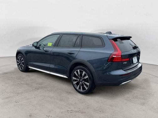 Denim Blue 2026 Volvo V60 Cross Country B5 Ultra