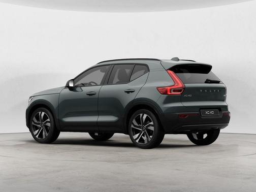 Forest Green 2026 Volvo XC40 B5 Plus