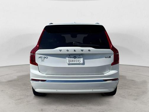 Crystal White Metallic 2025 Volvo XC90 B5 Core