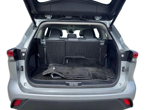 Celestial Silver Metallic 2021 Toyota Highlander XLE