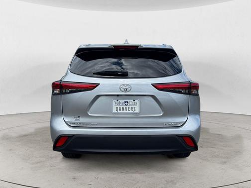 Celestial Silver Metallic 2021 Toyota Highlander XLE