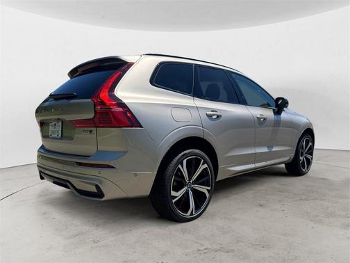 2025 Volvo XC60 B5 Ultra