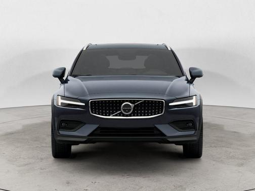 Denim Blue Metallic 2025 Volvo V60 Cross Country B5 Plus