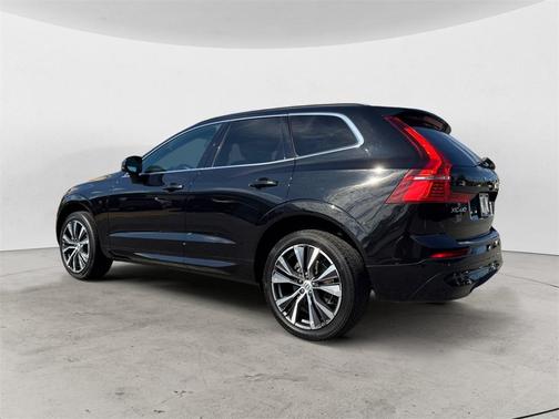 2022 Volvo XC60 B5 Momentum