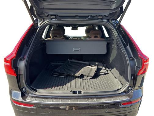 2022 Volvo XC60 B5 Momentum