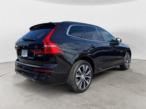 2022 Volvo XC60 B5 Momentum