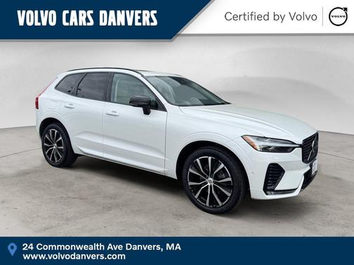 Crystal White Metallic 2023 Volvo XC60 B5 Plus Dark Theme