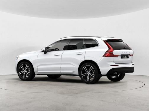 Crystal White Pearl Metallic 2019 Volvo XC60 T5 Momentum