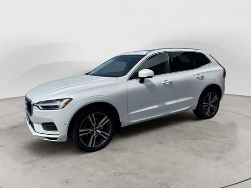 Crystal White Pearl Metallic 2019 Volvo XC60 T5 Momentum