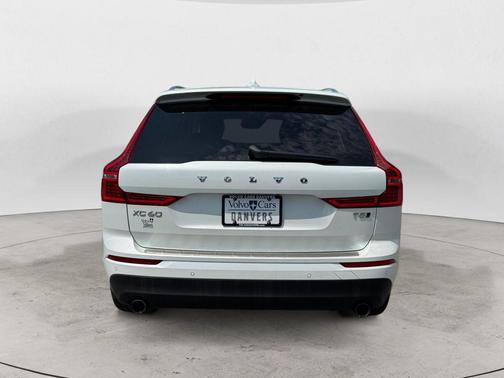 Crystal White Pearl Metallic 2019 Volvo XC60 T5 Momentum