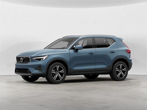 2025 Volvo XC40 B5 Core Bright Theme