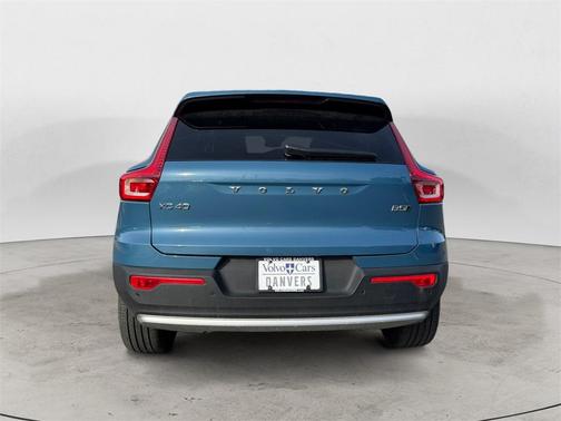 2025 Volvo XC40 B5 Core Bright Theme