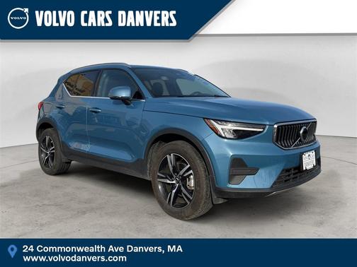 2025 Volvo XC40 B5 Core Bright Theme