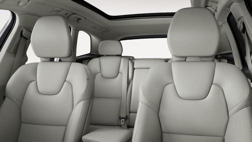 Crystal White 2023 Volvo XC60 B5 Plus Dark Theme