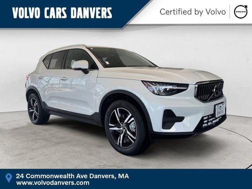 Crystal White Pearl 2025 Volvo XC40 B5 Core Bright Theme