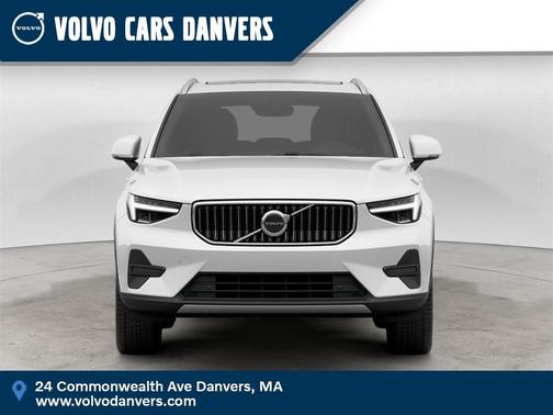 2025 Volvo XC40 B5 Core Bright Theme