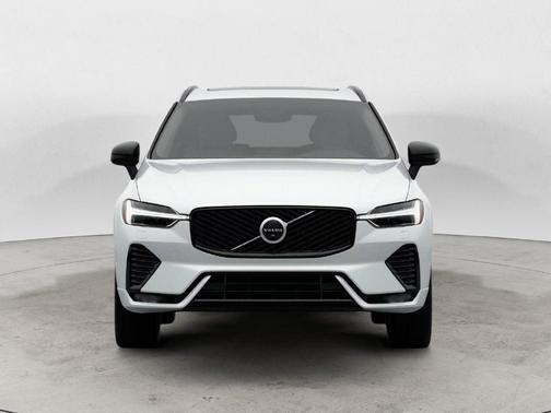 Crystal White 2027 Volvo XC60 B5 ULTRA