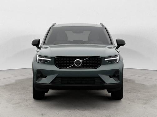 Forest Green 2026 Volvo XC40 B5 Plus