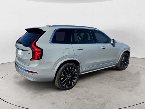 2025 Volvo XC90 B6 Plus 7-Seater