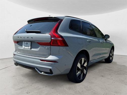 2025 Volvo XC60 Plug-In Hybrid T8 Plus