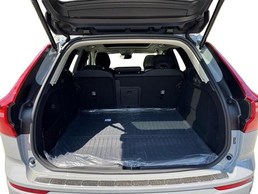 2025 Volvo XC60 Plug-In Hybrid T8 Plus