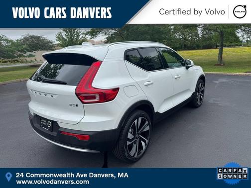 2025 Volvo XC40 B5 Plus Bright Theme