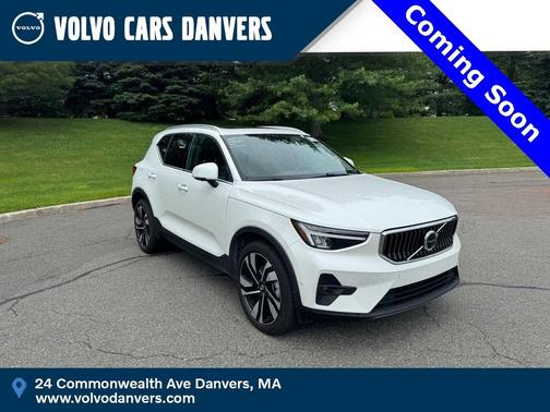 2025 Volvo XC40 B5 Plus Bright Theme