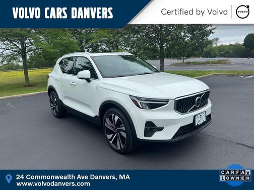 2025 Volvo XC40 B5 Plus Bright Theme
