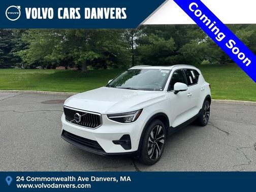 2025 Volvo XC40 B5 Plus Bright Theme