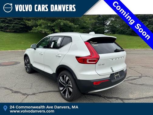 2025 Volvo XC40 B5 Plus Bright Theme