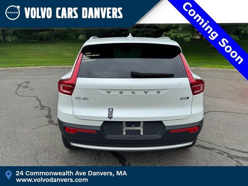 2025 Volvo XC40 B5 Plus Bright Theme